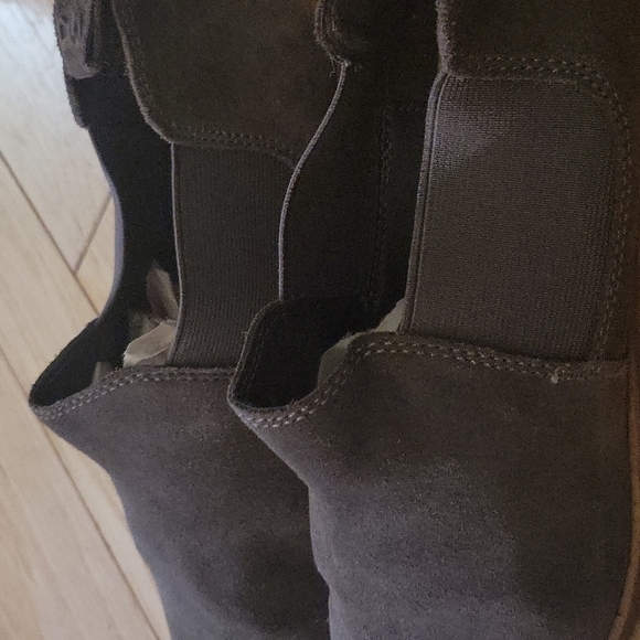 G.H BASS Chelsea Boot - Picture 6 of 6